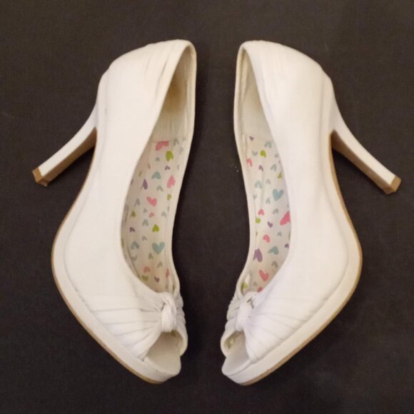 Charlotte Russe White Canvas Peep Toes Shoes size 9 Stilettos High Heels Pumps - Picture 6 of 9